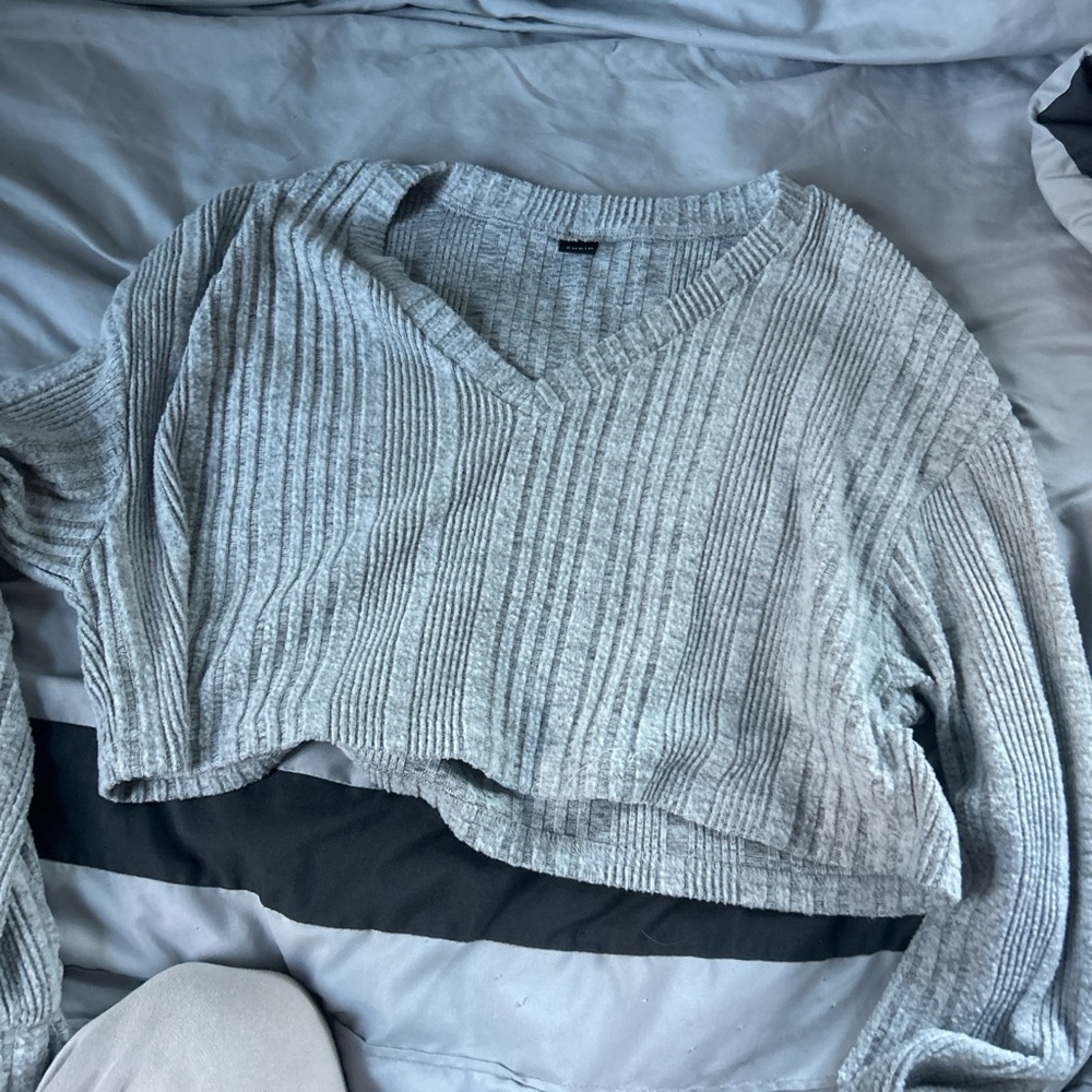 SHEIN Gray V-Neck Ribbed Sweater